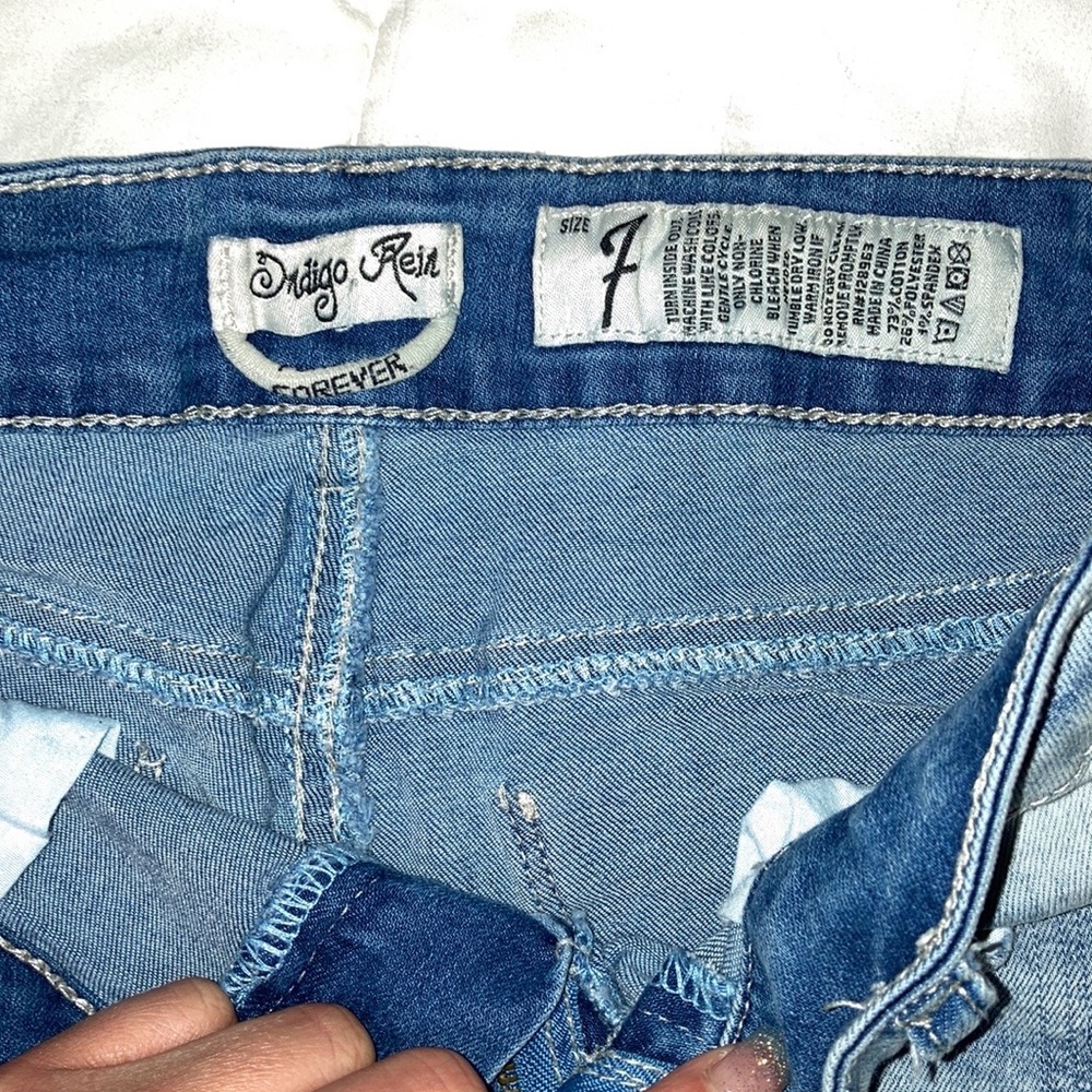 Shorts - Picture 3 of 3